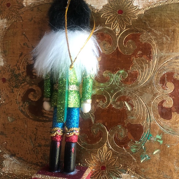 🎄- 🎅🏻💚🎄Elegant Christmas Nutcracker Wood Ornament Decor - NWOT - Picture 3 of 3